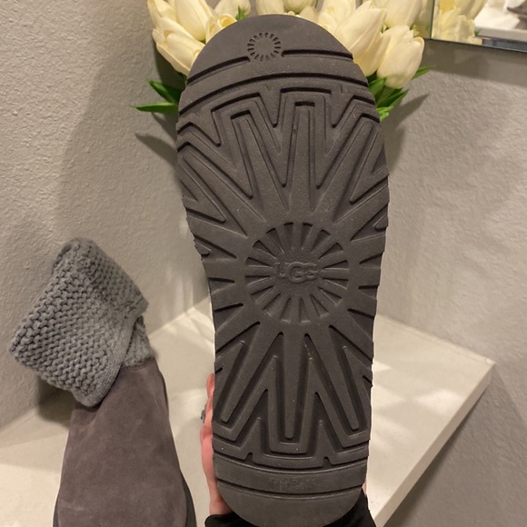 Grey UGG boots - Picture 6 of 8